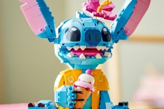 LEGO®-Disney-Stitch_43249_Lifestyle