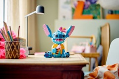 LEGO®-Disney-Stitch_43249_Lifestyle02